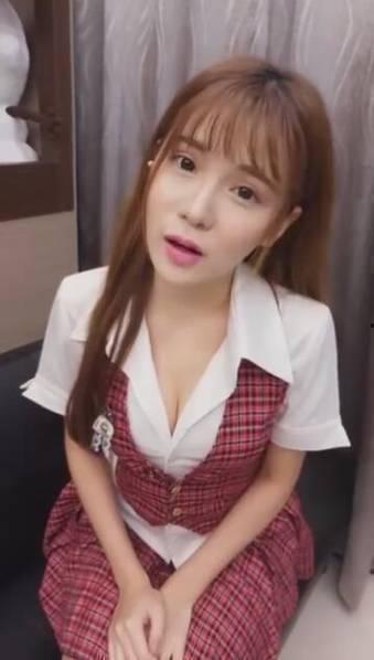 女主播跳舞衣服脱了